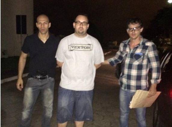 Lucas Vieira Pinto, conhecido como Gordo, era considerado foragido pela Polícia Civil e está sendo encaminhado para a 14ª Delegacia da Capital
