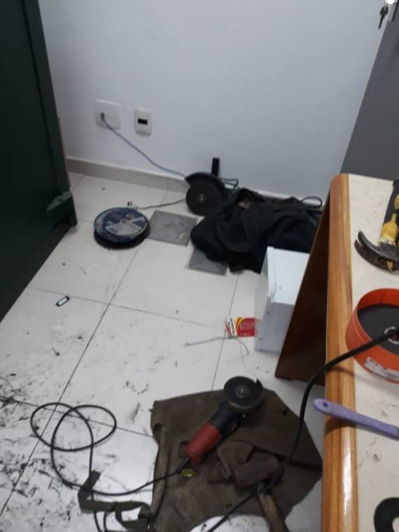 Agência bancária é arrombada em Cruz Alta - foto 3