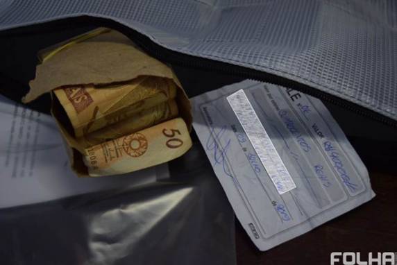 Vítima acreditou que receberia recompensa por devolver falso pacote de dinheiro