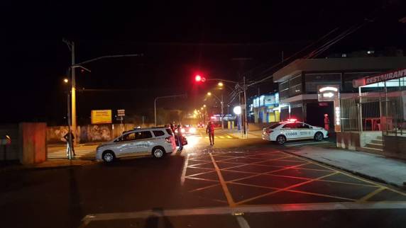 Policial fica ferida em colisão entre viatura e carro em Passo Fundo - foto 3