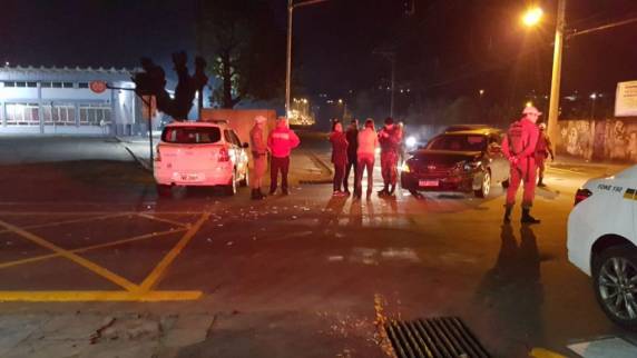 Policial fica ferida em colisão entre viatura e carro em Passo Fundo - foto 2