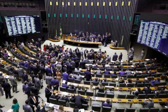 Texto precisa do voto favorável de pelo menos 308 deputados, em dois turnos de votação, para ir à análise do Senado