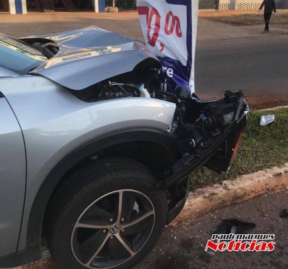 Motorista perde o controle e bate veículo contra um poste em Horizontina - foto 2