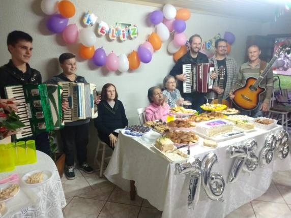 Casa de repouso de idoso realiza festa junina - foto 2