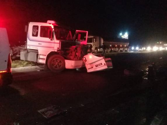 Trecho ficará bloqueado para retirada de caminhão na manhã desta sexta-feira (12)