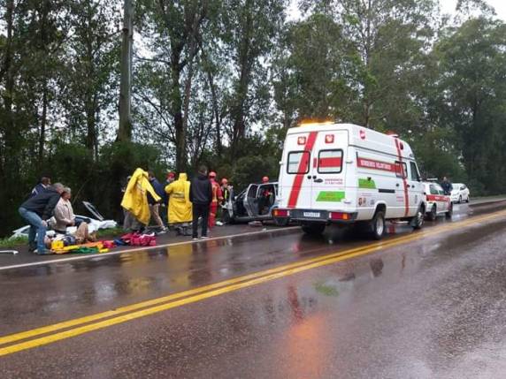 Colisão frontal deixa cinco feridos na BR 290 - foto 5