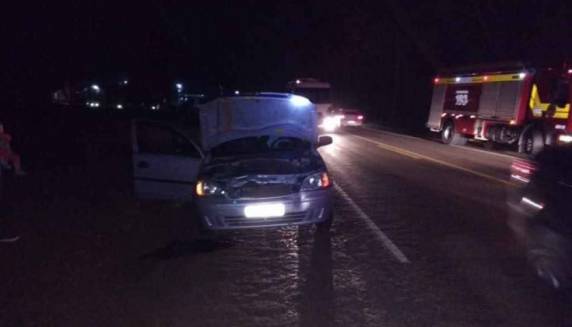 Acidente entre dois carros deixa cinco pessoas feridas na BR 282 - foto 3