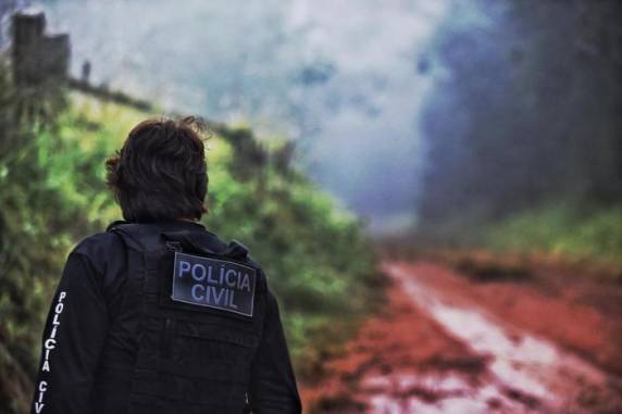 Delegados suspeitam que criminoso, que morreu no confronto, pensou que policiais fossem seus inimigos e não agentes da lei
