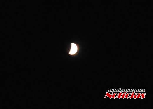 Eclipse parcial da Lua visto em Três de Maio - foto 2