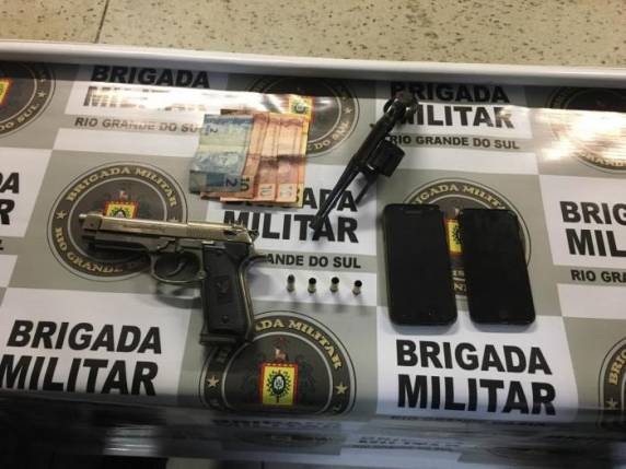 De acordo com a BM, ele e um comparsa roubaram um carro, para depois assaltar um posto de gasolina em Mariluz