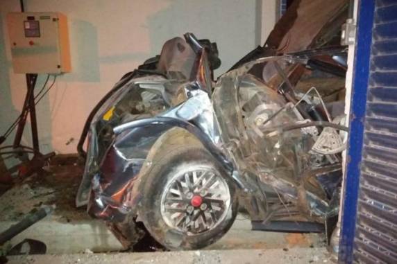 Veículo trafegava em alta velocidade pela BR-472 quando perdeu o controle