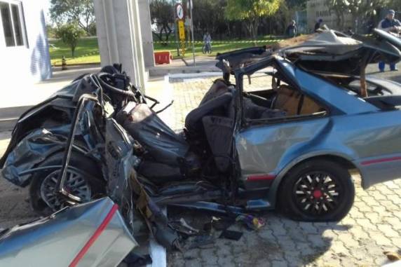 Veículo trafegava em alta velocidade pela BR-472 quando perdeu o controle