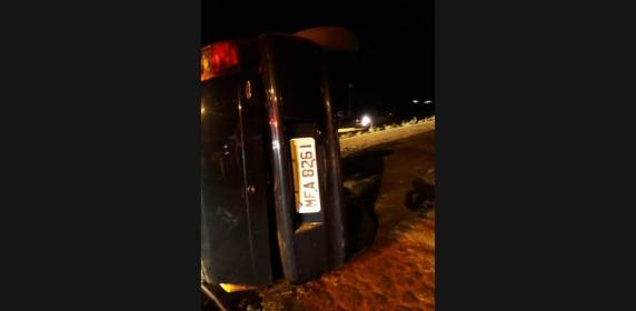 Colisão seguida de tombamento bloqueia parcialmente trecho da BR-163 - foto 5