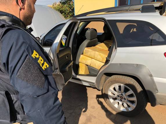 Um veículo roubado em Porto Alegre foi recuperado