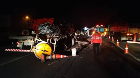 Colisão traseira deixa três mortos e dois feridos na BR 101 em Araquari/SC - foto 2