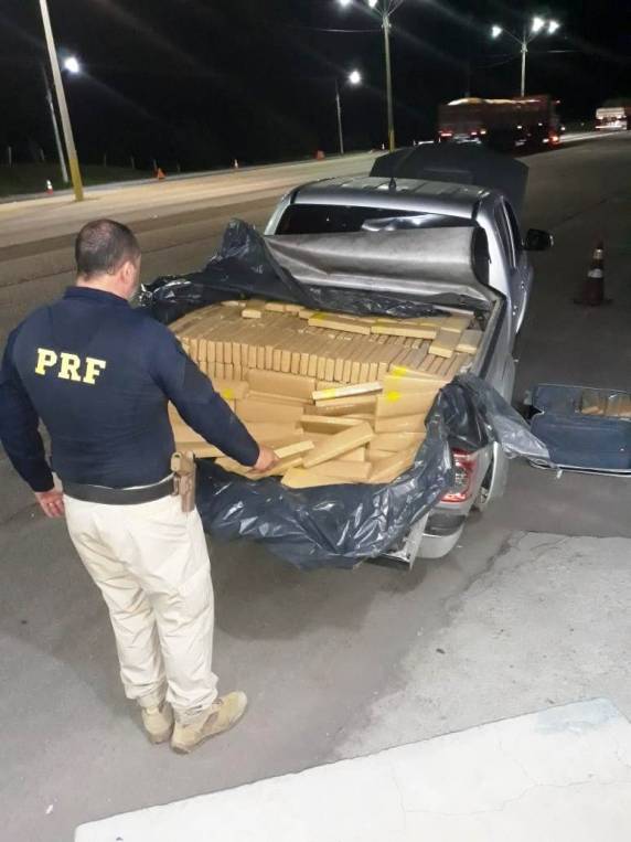 PRF apreende 820 quilos de maconha na BR 101 em Biguaçu - foto 2