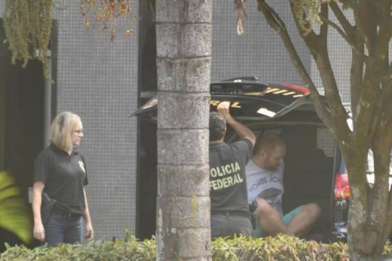 Homem é um dos quatro presos pela polícia na terça-feira
