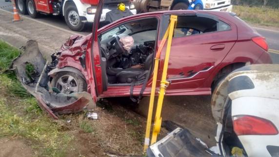 Entre vítimas fatais estão pai e filho. Acidente ocorreu na BR-280