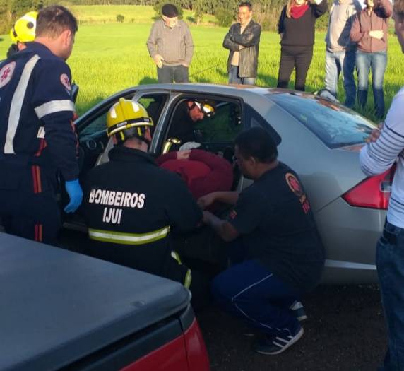 Colisão envolve dois veículos na BR 285 em Ijuí - foto 3