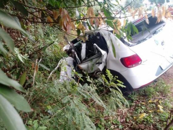 Motorista desvia de trator e capota caminhão na RS 307 - foto 3