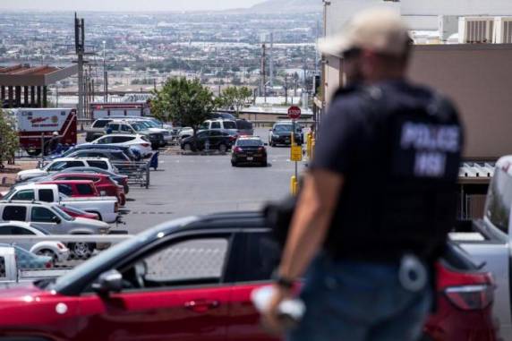 Massacre em supermercado no Texas matou 20 pessoas na manhã de sábado. Em Dayton, atirador deixou nove mortos na madrugada deste domingo