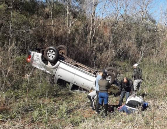 Casal e criança ficam feridos depois de capotagem de caminhonete na RS 342 - foto 3