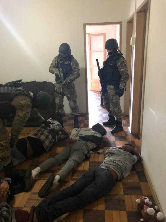 A Brigada Militar participou da prisão juntamente com os policiais de Santa Catarina