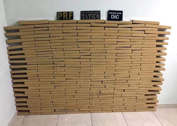 Ação conjunta PRF, PM e P.Civil apreende PRF apreende 151 kg de maconha esta madrugada em Brusque - foto 2