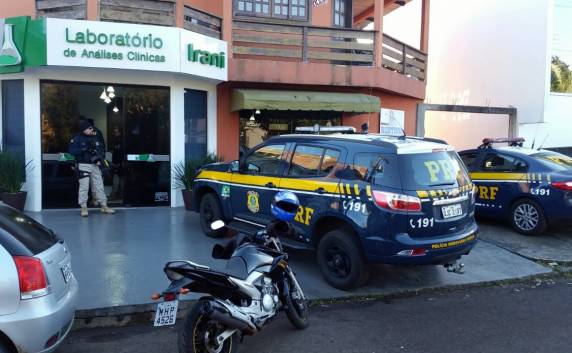 Operação Flamel - PRF apoia ação do Ministério Público Federal e cumpre mandados de busca e apreensão no oeste de SC - foto 4