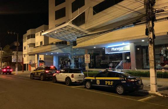 Operação Flamel - PRF apoia ação do Ministério Público Federal e cumpre mandados de busca e apreensão no oeste de SC - foto 5