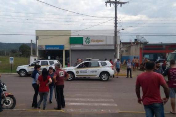 Ladrões atacam banco no Vale do Rio Pardo, obrigam moradores a formar cordão humano e fogem - foto 2