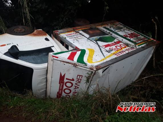 Saída de pista deixa motorista ferido na BR 472 em Três de Maio - foto 5