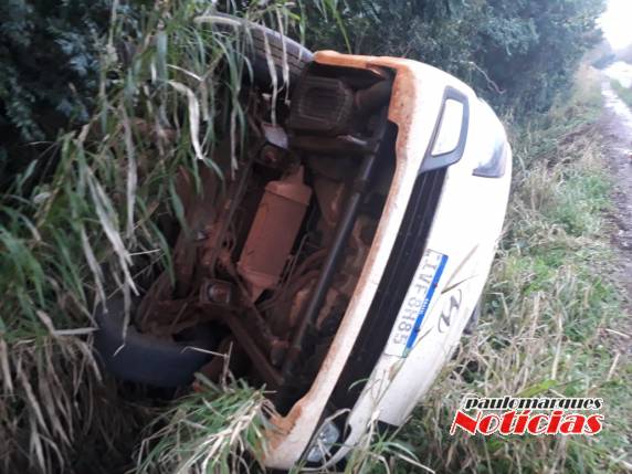 Saída de pista deixa motorista ferido na BR 472 em Três de Maio - foto 3
