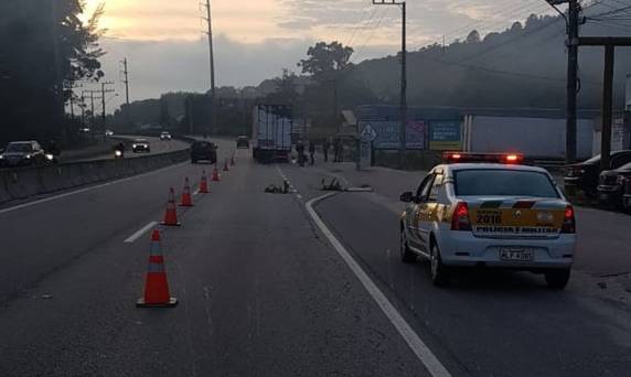 Acidente ocorreu por volta das 5h40 desta sexta-feira