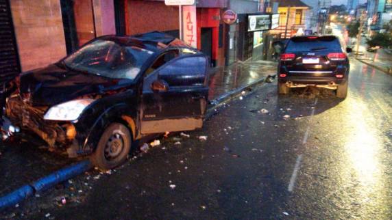 Motorista bêbado atropela quatro pessoas na rua Independência em Passo Fundo - foto 3