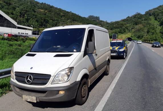 Celulares importados irregularmente são apreendidos na BR 101 em Balneário Camboriú - foto 3