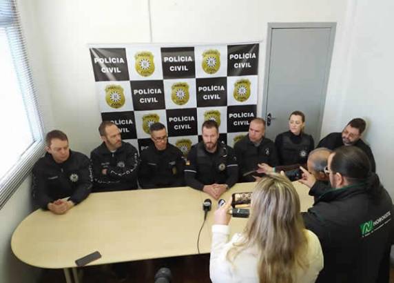 Polícia Civil apreende 15 veículos, vários bens e dinheiro na Operação Display - foto 2