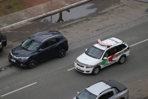 PM da reserva foi atingido no ombro, mas teve alta do hospital. Criminosos levaram malote que seria depositado em banco