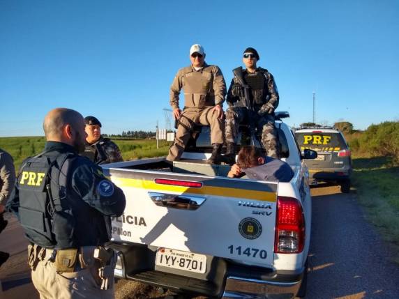 PRF, BM e PC apreendem 150 quilos de maconha e prendem 5 pessoas por tráfico em Passo Fundo - foto 4