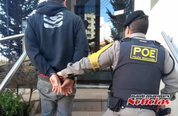 Conduto de uma caminhonete foi abordado pelo POE do 1°BRBM na RS 324
