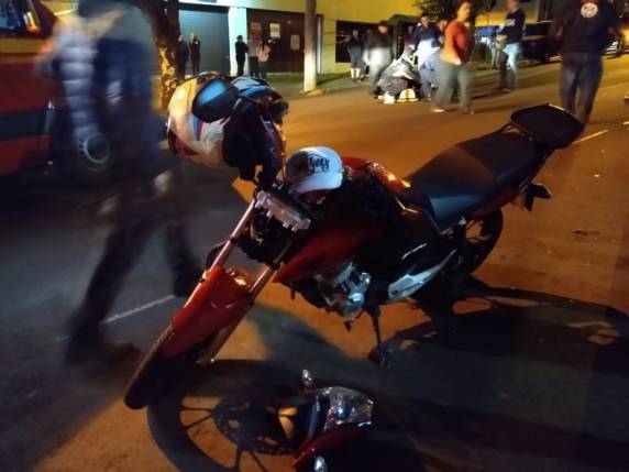 Motoboys ficam feridos em acidente de trânsito em Passo Fundo - foto 2