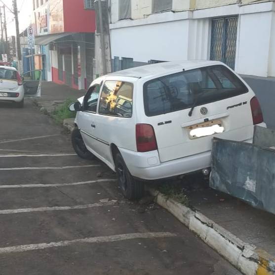 Veículo é abandonado após acidente em Ijuí - foto 2