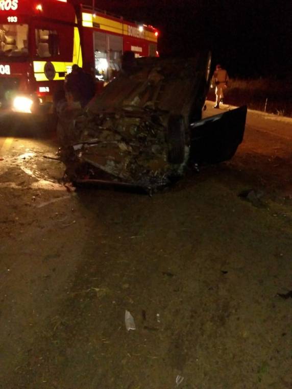 Segundo Corpo de Bombeiros, antes capotar veículo saiu da pista e bateu em um barranco. Acidente foi registrado na SC-451, em Curitibanos