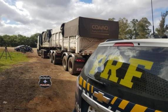 Caminhoneiro de Xanxerê é preso no RS com carga avaliada em mais de R$ 7 milhões de pasta base de cocaína e arma - foto 2