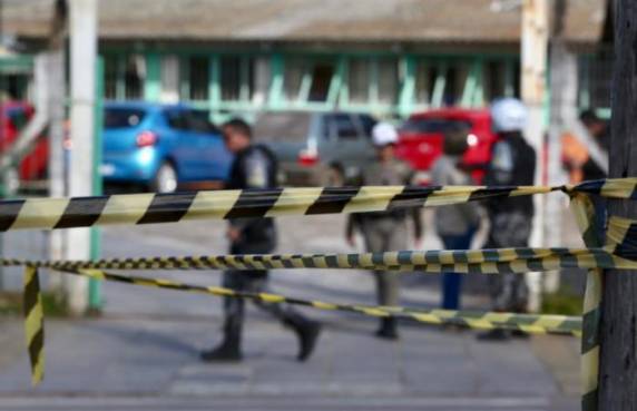 Criminoso fugiu e é procurado pela polícia