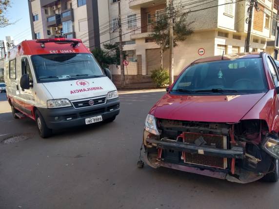Condutor fica ferido em colisão entre carro e moto em Passo Fundo - foto 3