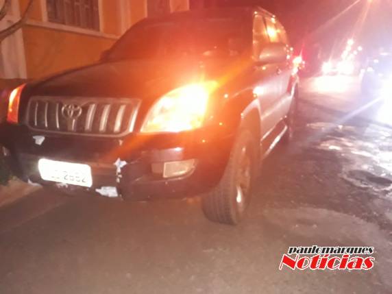 Acidente envolve carro e moto na rótula da Praça da Matriz, em Três de Maio - foto 3