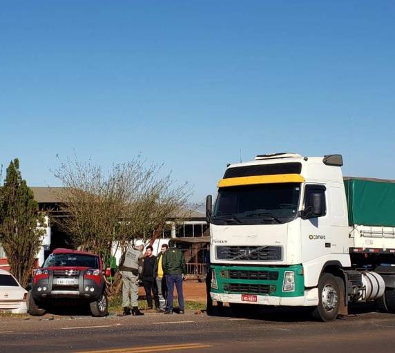 Condutor fica ferido em acidente entre Doblô e carreta próximo ao trevo de São Luiz Gonzaga - foto 3