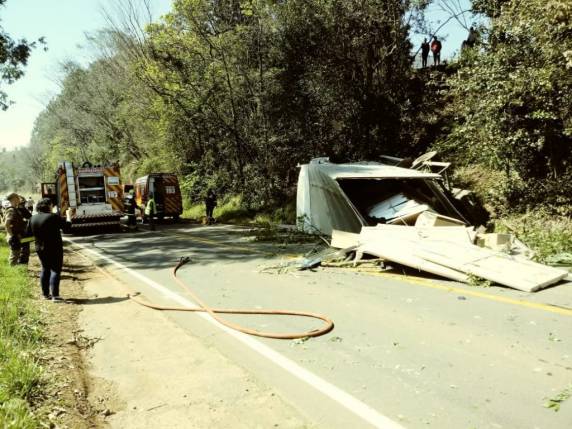 Motorista de caminhão morre e outros dois ocupantes feridos na SC-283 entre Concórdia e Seara - foto 2
