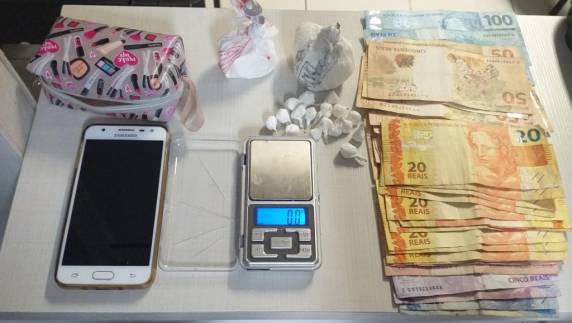 No local foi encontrado 97g de cocaína e mais 17 buchas prontas para comercialização
